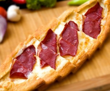 Pastırmalı Kaşarlı Pide