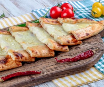 Kaşarlı Pide